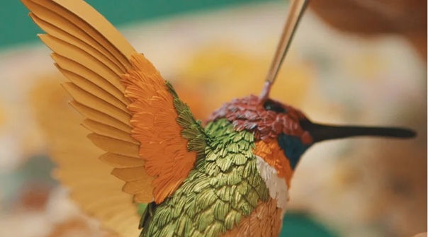 Лондонский художник Зак Маклауглин (Zac Mclaughlin . В его руках дерево и кусочки бумаги превращаются в удивительно натуралистичных пернатых друзей. Зак создаёт птиц и мелких животных в