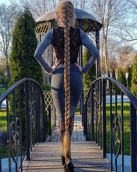 Девушка не стрижёт волосы уже 30 лет. 35-летняя жительница Одессы Алена Кравченко прославилась своими роскошными волосами. Будучи 5-летней девочкой, она точно решила, что будет отращивать