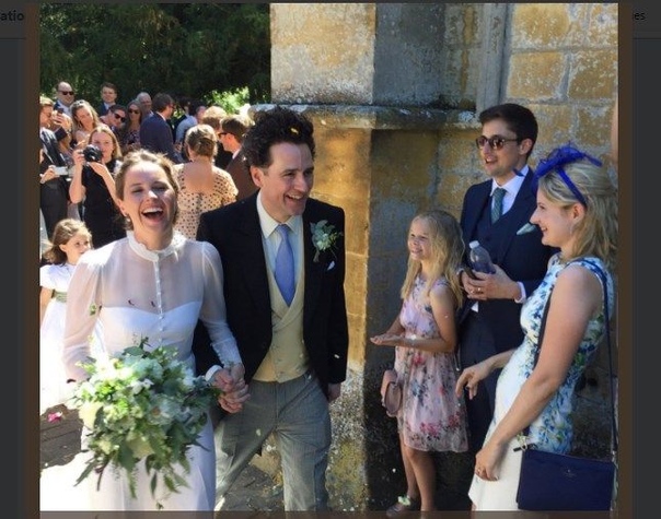 Как прошла свадьба Фелисити Джонс в 2018 году. Редкие кадры Фелисити Джонс вышла замуж в английском замке.В субботу, 30 июня 2018 режиссер Чарльз Гард и 34-летняя звезда фильмов «Звездные войны»