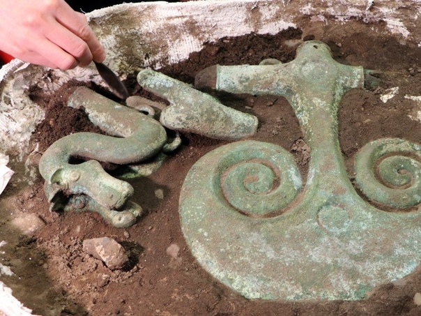 Артефакты бронзового века обнаружили в Дании Археологи проводили разведывательные работы в местечке Каллеруп (Дания) перед началом расширения карьера для добычи гравия. Рутинная процедура