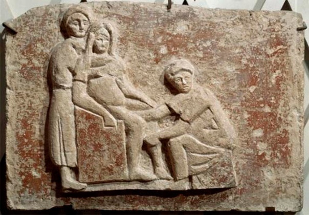 АГНОДИЦЕ - ЖЕНЩИНА-ВРАЧ В Древних Афинах не особо не жаловали женщин, считая, что их место это дом, семья и даже выделяли в доме отдельную часть, которая называлась Гинекея. В большинстве