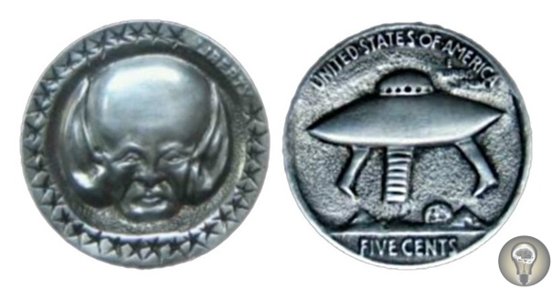 Свидетельства о пришельцах на монетах Древняя монета была обнаружена на юге Египта в 2016 году при проведении ремонтных работ в старинном здании. Согласно сообщениям, на монете изображено то,