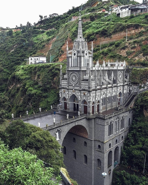 Святилище на скалах (Церковь Лас-Лахас, Нариньо, Колумбия)