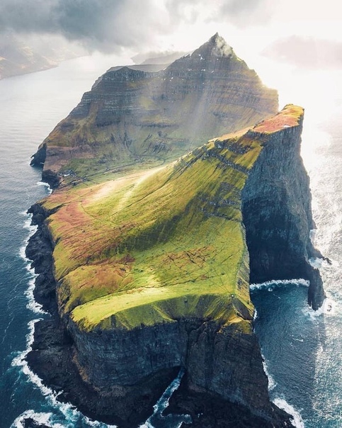 Фарерские острова утром (Каллурский маяк, Трелланес) Фото: Marcel Siebert