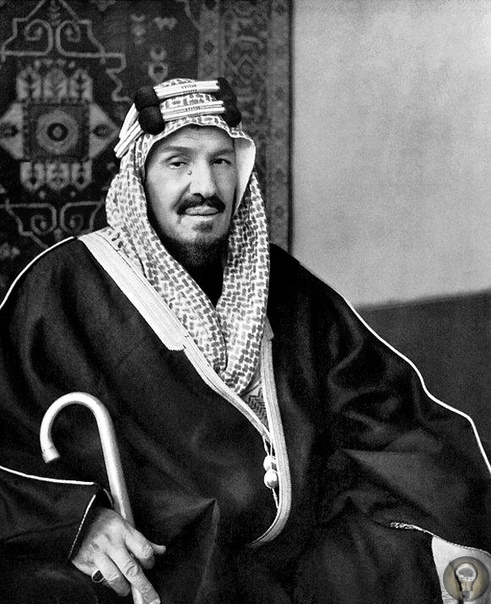 Как в Саудовской Аравии нашли нефть Первого мая 1939 года король ибн Сауд с соответствующей случаю торжественностью повернул вентиль, пустив нефть из Саудовской Аравии. Поиски воды В 1925 году
