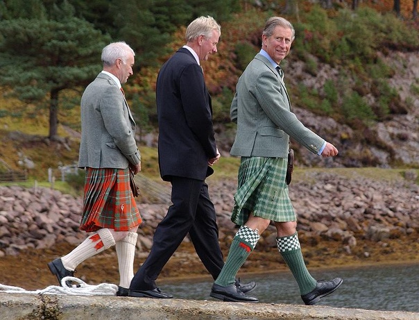 Почему мужчины Шотландии носят юбки. История появления килта.Шотландская юбка, килт, является символом храбрости, свободы, мужества, суровости и упрямства настоящих горцев.Килт изготавливается