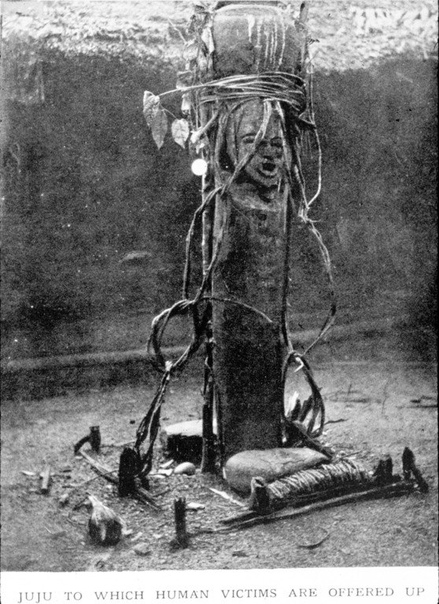 Фотография нигерийского языческого идола по имени Або Абом (Abo Abom , которому местное племя аборигенов приносило человеческие жертвы. 1915 год. Раз в год племя выбирало одного человека,