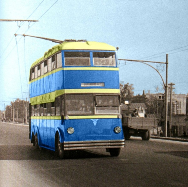 Двухэтажный троллейбус ЯТБ3 1938 год, СССР