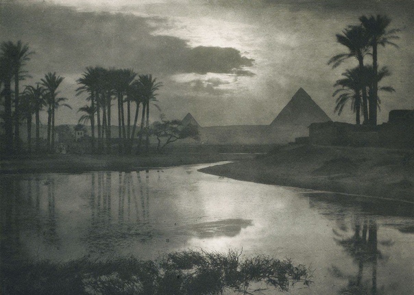 Идеальная фотография вечера у пирамид, около 1897 года. Автор: Ernest R. Ashton.
