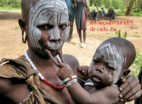 Факты из жизни племени мурси. Племя мурси считается самым агрессивным из всех племен находящихся на юге Эфиопии. Все туроператоры возящие туристов к мурси предупреждают, что к ним необходимо