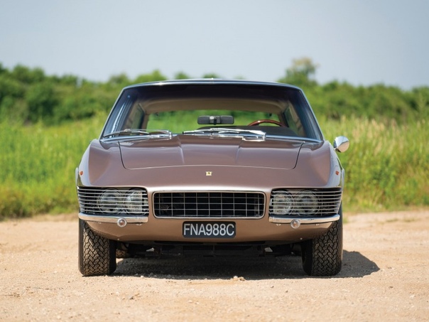 Спорт-универсал/шутинг-брейк Ferrari 330 GT Shooting Brae (Vignale) 4-местный спортивный автомобиль с кузовом шутинг-брэйк был создан в 1968-м году итальянской студией Vignale. Работы велись по
