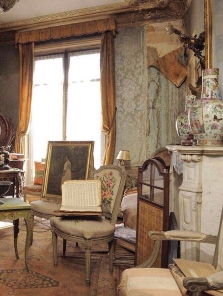 Парижская квартира нетронутая более 70 лет. Ее владелица, актриса, бежала из Франции в годы Второй мировой и больше не