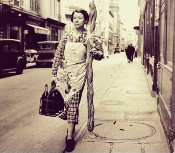 Портрет парижанки после похода в магазин. Париж, 1945 год