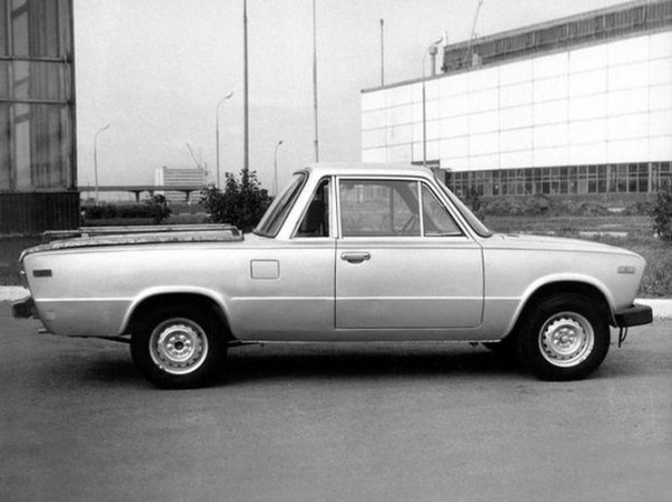 Серия фото экспeриментального туристического автомобиля ВАЗ-2106. Этот пикап (Coupe utility), оснащённый складной палаткой в кузове, был создан на Волжском автозаводе в 1976-м году на базе