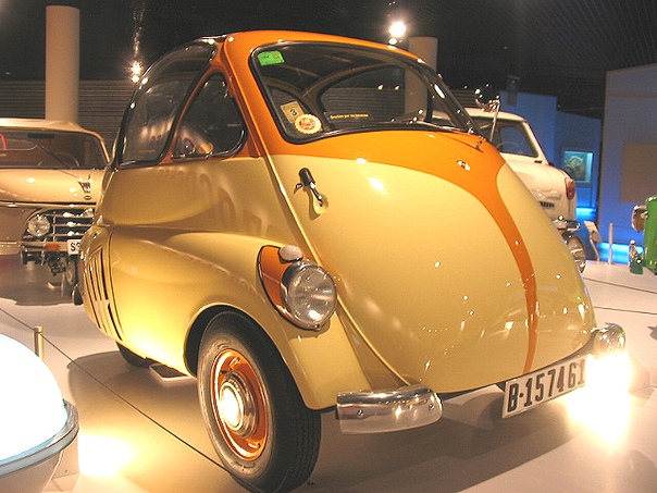 MW Isetta. Isetta был одним из самых успешных микроавтомобилей, производившихся в период после Второй мировой войны в годы, когда дешёвый транспорт на коротких расстояниях являлся наиболее