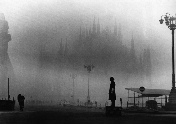 Фото Миланского собора в тумане, 1960-е.