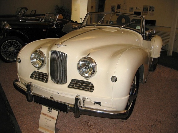 Jowett Jupiter британский родстер. Двухместный спортивный автомобиль Jowett Jupiter был создан в конце 40-х гг. британской автомобильной фирмой Jowett Cars Ltd. из Айдла, пригорода Брадфорда, в