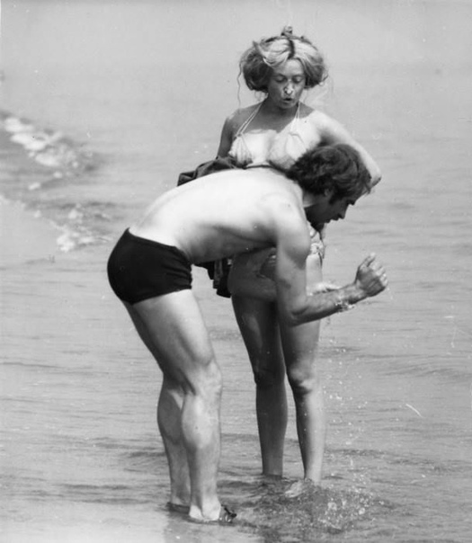 Маргарита Терехова и Алексей Кузнецов в Одессе, 1978 год Какой ваш любимый фильм с этой актрисой .Не забудь поставить , чтобы мы не пропали из Вашей ленты!Спасибо за и подписку.* На вопрос,
