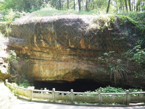 Тайна пещер Лунъю: для чего китайцы построили огромные гроты, а затем затопили их 
