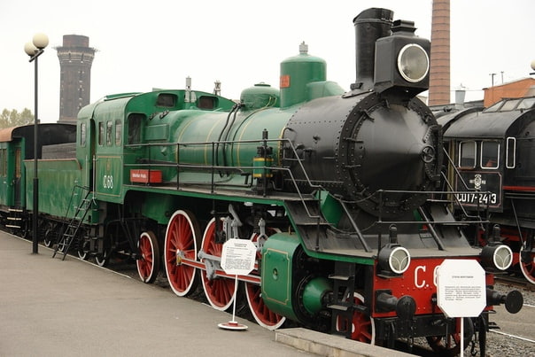 ПАРОВОЗЫ «ОСОБОЙ ВАЖНОСТИ» 160 назад Александровским заводом в Санкт-Петербурге были изготовлены два паровоза «особой важности» для вождения императорских поездов. Пожалуй, это был единственный