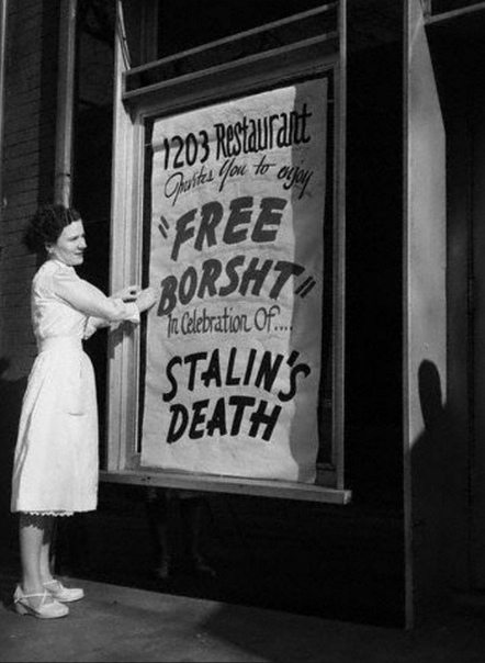 Украинская семья в США празднует день смерти Сталина, угощая посетителей своего ресторана бесплатным борщом (5 марта 1953 года