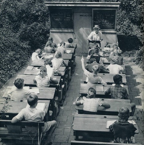 Школьные занятия на открытом воздухе (Нидерланды, 1957 год).