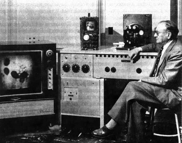 Подарок американскому континенту. Владимир Козьмич Зворыкин изобретатель телевидения. Часть 2 В 1929 г . Зворыкин начинает работу в отделении RCA , находящемся в г. Камден. «Что потребуется,