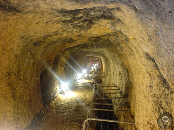 Самосский тоннель Самосский, или Эвпалинов тоннель находится на греческом острове Самос. Построил его в VI веке до нашей эры греческий инженер Эвпалин по заказу Поликрата жестокого пирата,