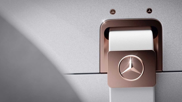 Ретро-концепт Vision Mercedes Simplex от Mercedes-Benz Фирма Mercedes-Benz поделилась изображениями концептуального родстера в ретростиле Vision Mercedes Simplex. Силуэт прототипа повторяет
