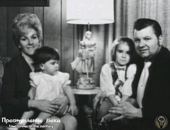 Джон Уэйн Гейси со второй женой Кэрол Хофф и двумя ее дочерьми