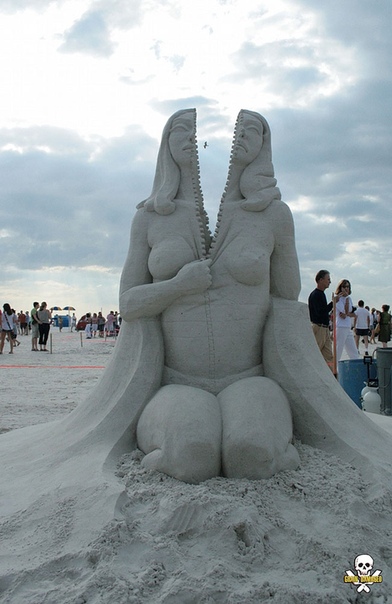 Расслоение личности: песчаные скульптуры Карла Джары Создавать песчаные скульптуры - неблагодарное занятие. Хрупкие произведения искусства разрушаются, но зато из их останков можно снова ваять