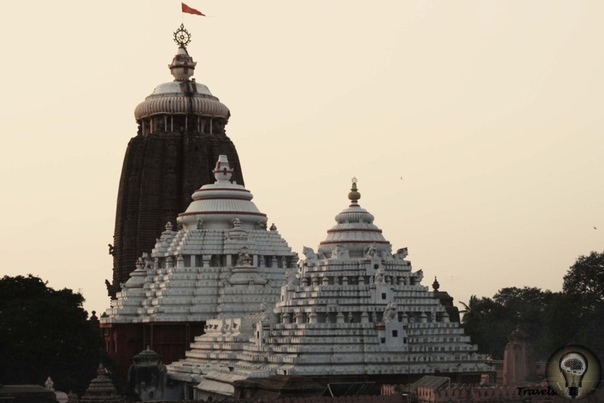 Джаганнатхи - храм, над которым не летают птицы В индийском городе Пури штата Орисса стоит знаменитый индуистский храм Джаганнатхи. Он посвящен одноименному божеству Джаганнатхи и является