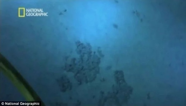 Джеймс Кэмерон: погружение на дно Марианской впадины. Часть 2. 10:30, глубина 10 877 метров, скорость 3 м/cВсегда чуть медлишь, перед тем как нажать на переключатель, отвечающий за сброс