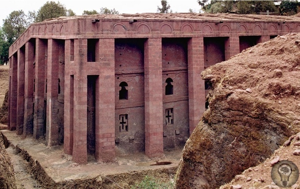 Лалибэла загадочный храм-монолит в Эфиопии. Мифы и мнение учёных На территории Эфиопии христианство появилось очень давно, а уже в 330 году было утверждено государственной религией. Лалибэла был