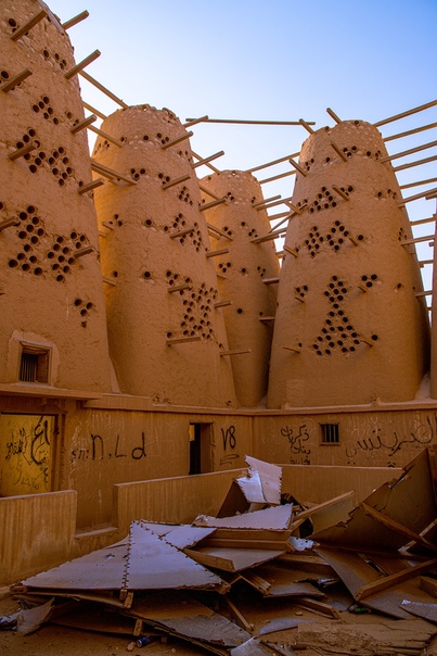 Исторические глинобитные голубиные башни, расположенные недалеко от Эр-Рияда, Саудовская Аравия