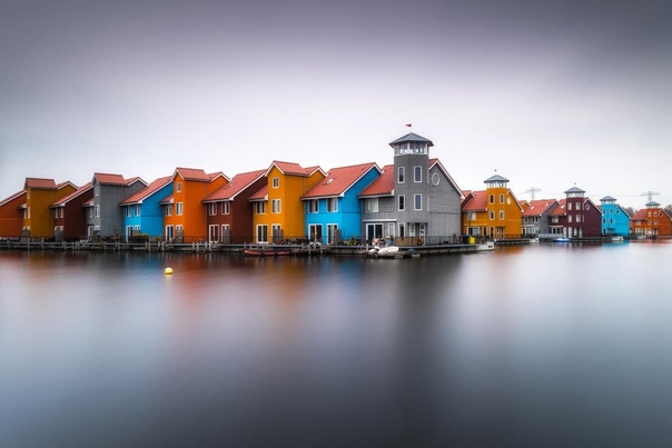 Красочные дома в Гронингене, Нидерланды.