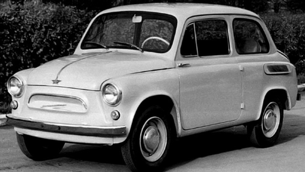 «ЗАПОРОЖЕЦ». А ТЕПЕРЬ ГОРБАТЫЙ! «Запорожец» не был первой массовой малолитражкой в СССР, но для многих стал первой машиной, с которой началось их увлечение автомобилями. Удивительно, но даже в