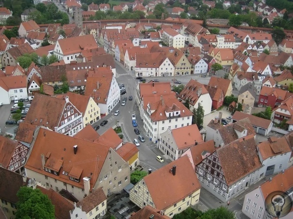 Круглый город в метеоритном кратере Баварский Нордлинген (Nördlingen) кардинально отличается от любого другого населенного пункта в мире. Это средневековый город, с населением 20 000 человек,