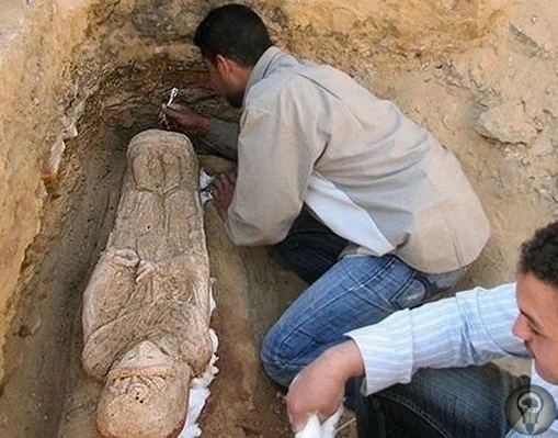 Египетская находка таинственной мини-женщины Египет-страна, полная древних тайн и загадок, и одна из них-удивительного открытия, сделанное археологами некоторое время назад.Как и почему эта