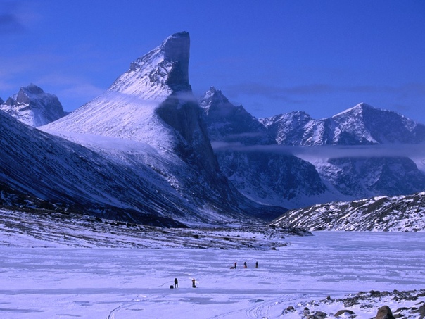 Самая высокая вертикальная скала в мире Гора Тор (официальное название пик Тор, Thor Pea) гранитный пик, признанный самым высоким вертикальным склоном в мире. Расположен склон в Национальном