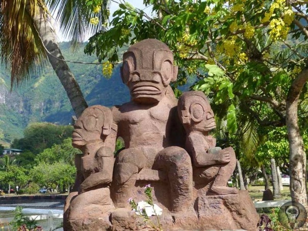 Статуи острова Нуку-Хива. Рептилоиды или кто Место: Тихий океан, самый, можно считать, его центр. На 10 тыс. километров выше и левее - знаменитая Марианская впадина, на 4 тыс. км в другую