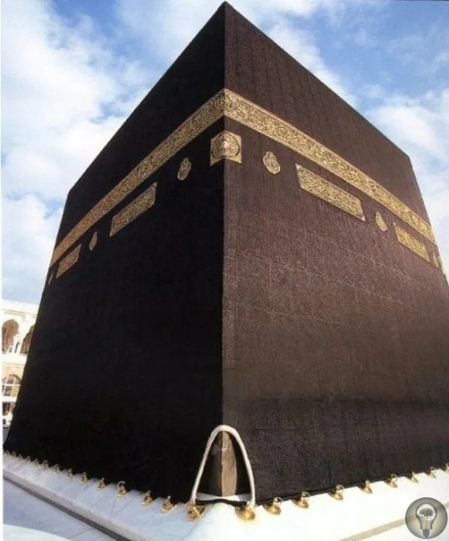 Черный камень Каабы - о древнем артефакте исламского мира Что вы знаете о главном символе мусульманской веры Это знаменитое строение Кааба, расположенное в Мекке. Согласно преданиям, строилась