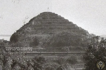 Пирамида Сент-Андре (Франция) Пирамида высотой более 50 метров и шириной у основания 200 метров была расположена на северо-востоке от Ниццы.Её возведение датировалось 4000 г. до н.э и она была