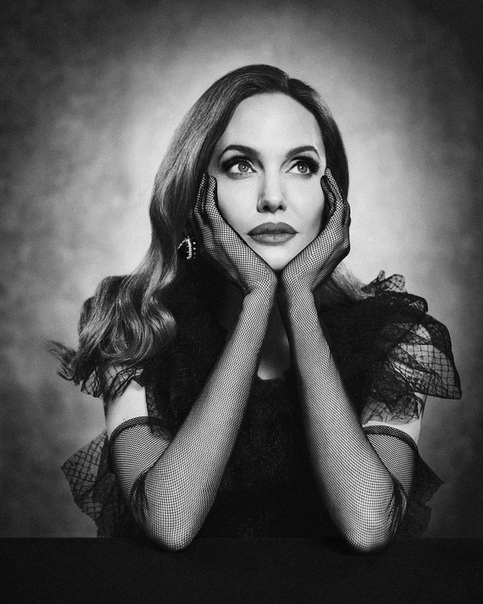 Эль Фаннинг и Анджелина Джоли в объективе фотографа Джейсона Белла «Малефисента 2» в российском прокате уже с завтрашнего