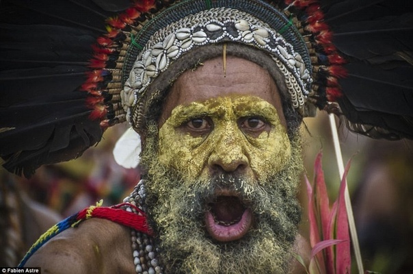 Фото с ежегодного фестиваля Горока Раз в году более сотни народностей собирается на самом крупном и известном мероприятии Папуа Новой Гвинеи фестивале Горока. В рамках этого колоритного события