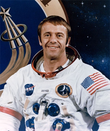 Немного космического юмора Базз Олдрин (второй человек, ступивший на Луну) отшутился о том, почему Алан Шепард (фото 3) стал первым американцем в космосе: «Вообще, - сказал он, - хотели послать