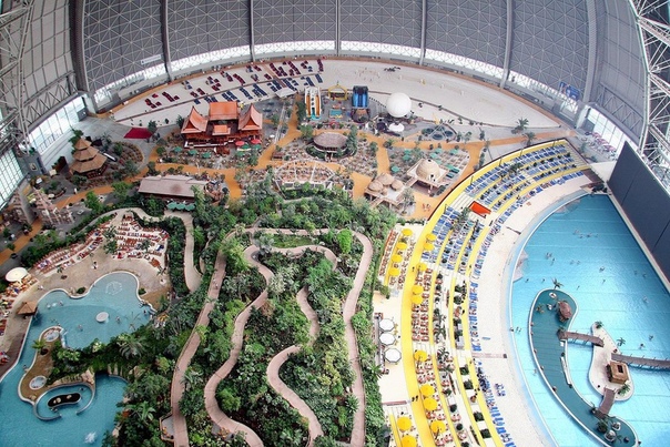 Аквапарк в Берлине Tropical Islands крупнейший крытый аквапарк в мире Тропический остров (Das Tropical Islands Resort), который находится на северо-востоке Германии, вблизи городка Краусник,