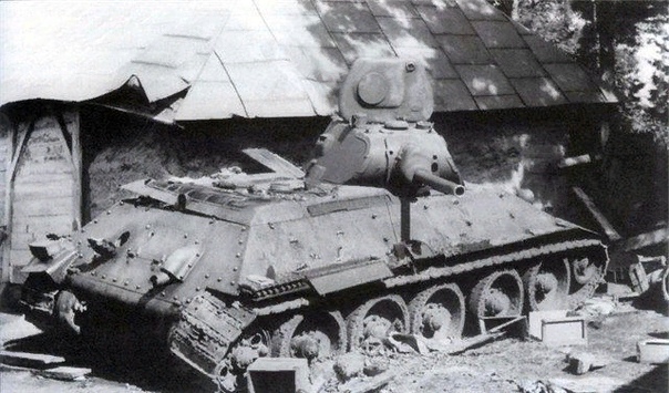 Советский танк Т-34/76: фото и интересные факты В начале Великой Отечественной войны танк Т-34 производился в двух модификациях. Выпущенный в малом количестве Т-34/5 вооружили артсистемой ЗиС-4.