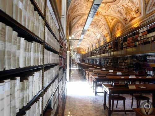 Тайны Ватиканской библиотеки На протяжении всей своей истории человечество копило полученные знания - в виде надписей на камнях, в свитках, позднее - в книгах и манускриптах. Создавались целые