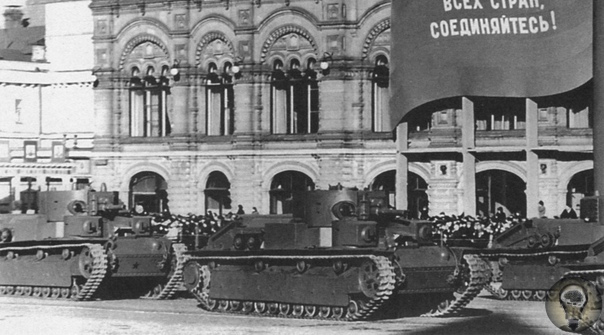 Т-28 Трехбашенные танки создавались во многих странах. СССР удалось создать не только удачный многобашенный танк, но и наладить его массовое производство. 1930-е годы были временем поисков каким